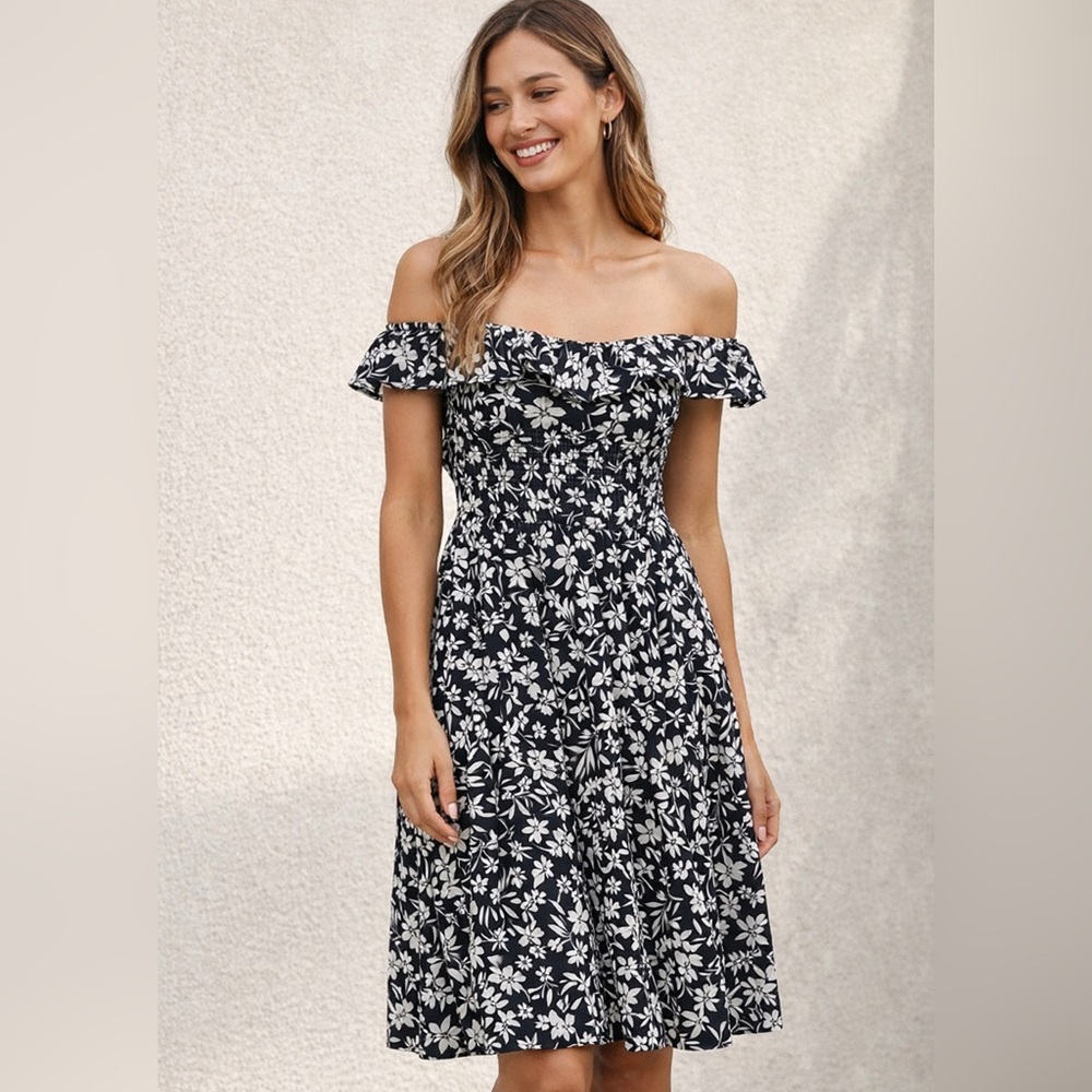 Old Navy Black & White‎ Floral Dress – Size Small Tall/ Off Shoulder/Summer